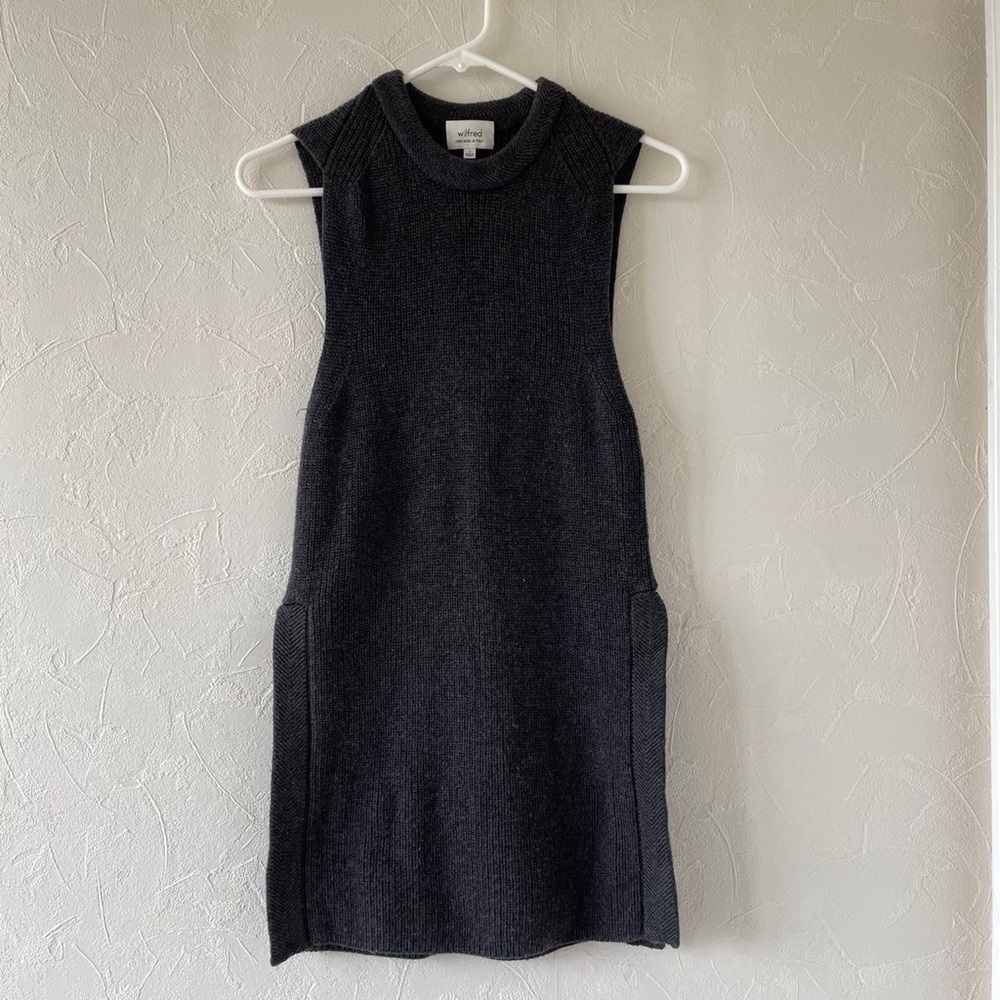 Aritzia wilfred palmier sleeveless grey sweater size small